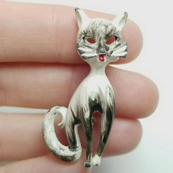 Vintage White and Black Enamel Cat Brooch, Red Mouth, 60s 70s Style, Estate - Picture 1 of 5